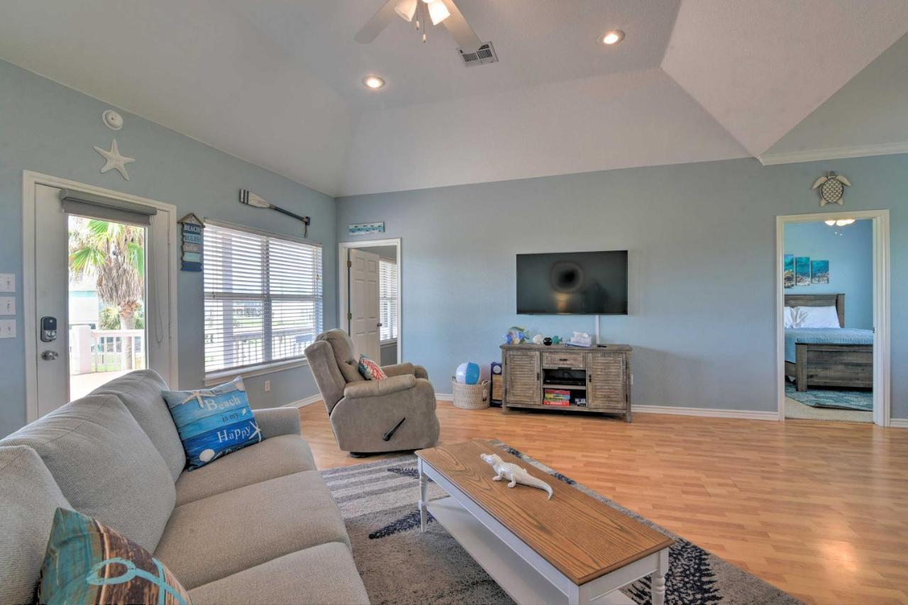 Bright Crystal Beach House, Walk To Coast! Villa Bolivar Peninsula Bagian luar foto