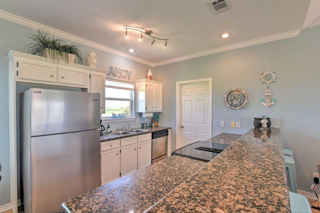 Bright Crystal Beach House, Walk To Coast! Villa Bolivar Peninsula Bagian luar foto
