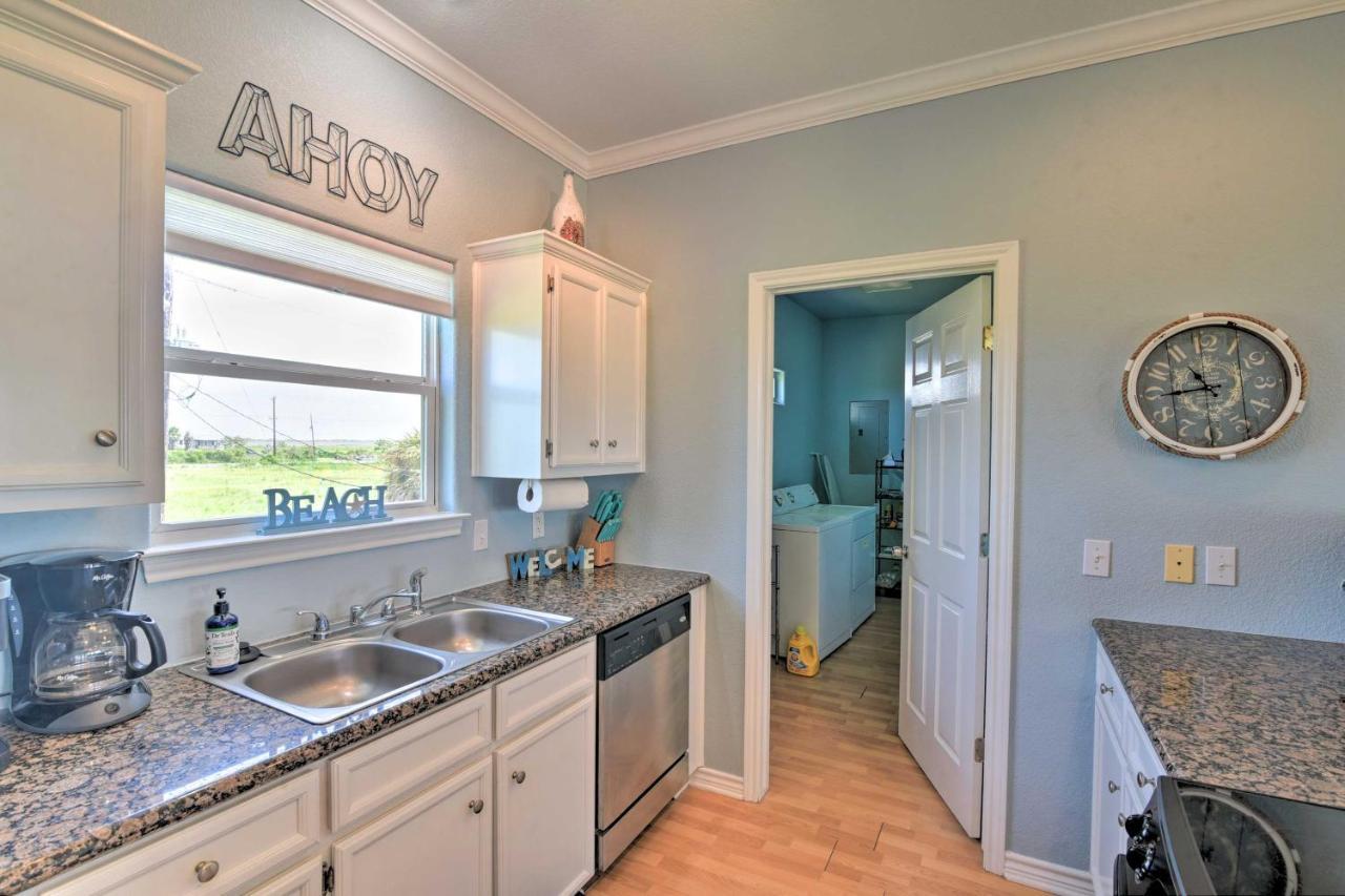 Bright Crystal Beach House, Walk To Coast! Villa Bolivar Peninsula Bagian luar foto