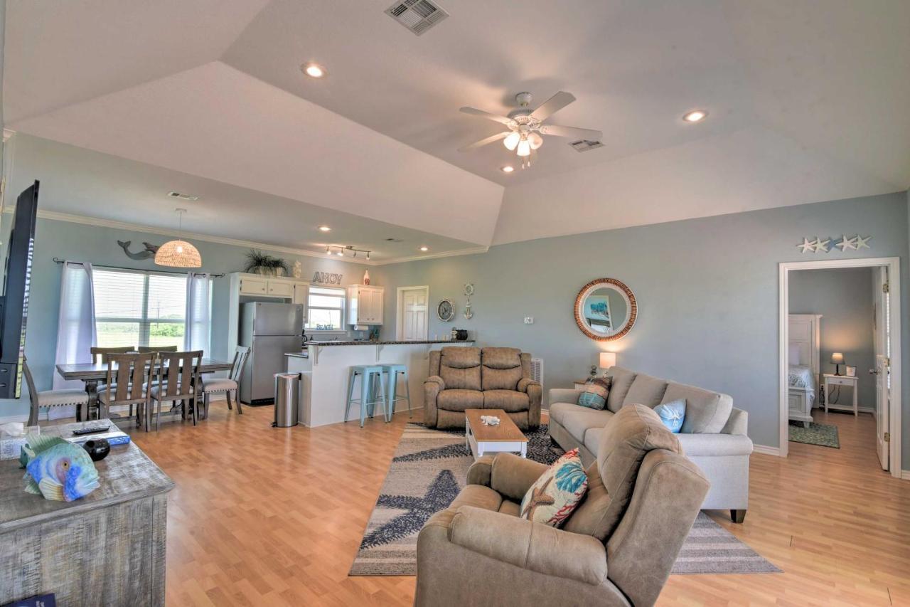 Bright Crystal Beach House, Walk To Coast! Villa Bolivar Peninsula Bagian luar foto