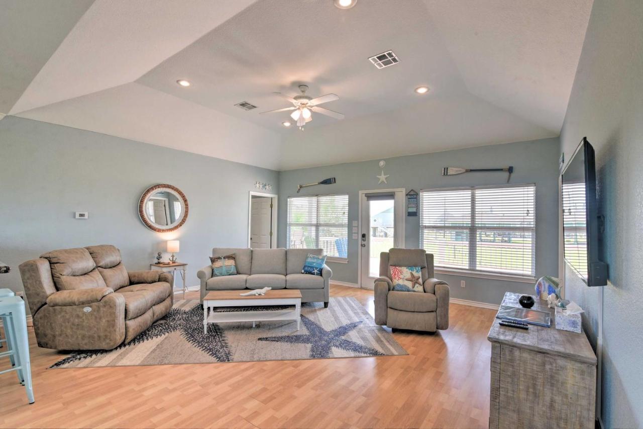 Bright Crystal Beach House, Walk To Coast! Villa Bolivar Peninsula Bagian luar foto
