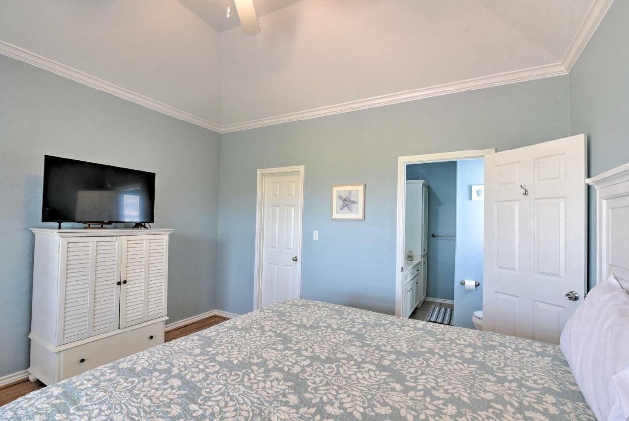 Bright Crystal Beach House, Walk To Coast! Villa Bolivar Peninsula Bagian luar foto