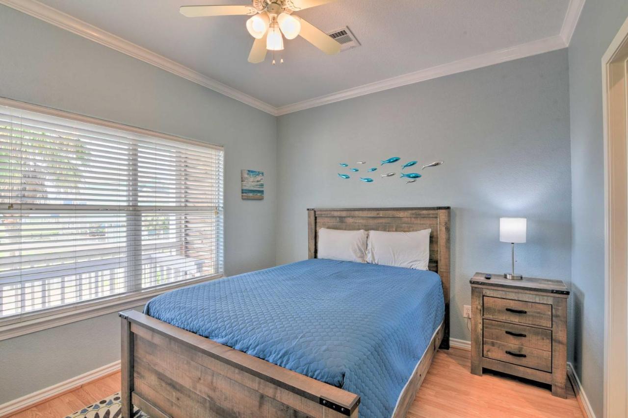 Bright Crystal Beach House, Walk To Coast! Villa Bolivar Peninsula Bagian luar foto