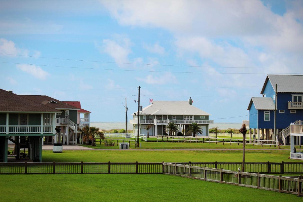 Bright Crystal Beach House, Walk To Coast! Villa Bolivar Peninsula Bagian luar foto